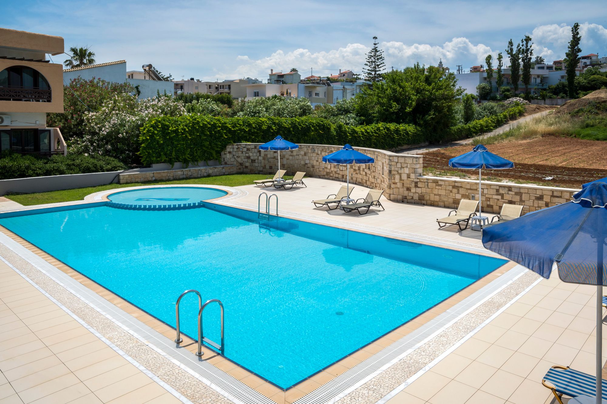 Фото Irini Stalos Apartments