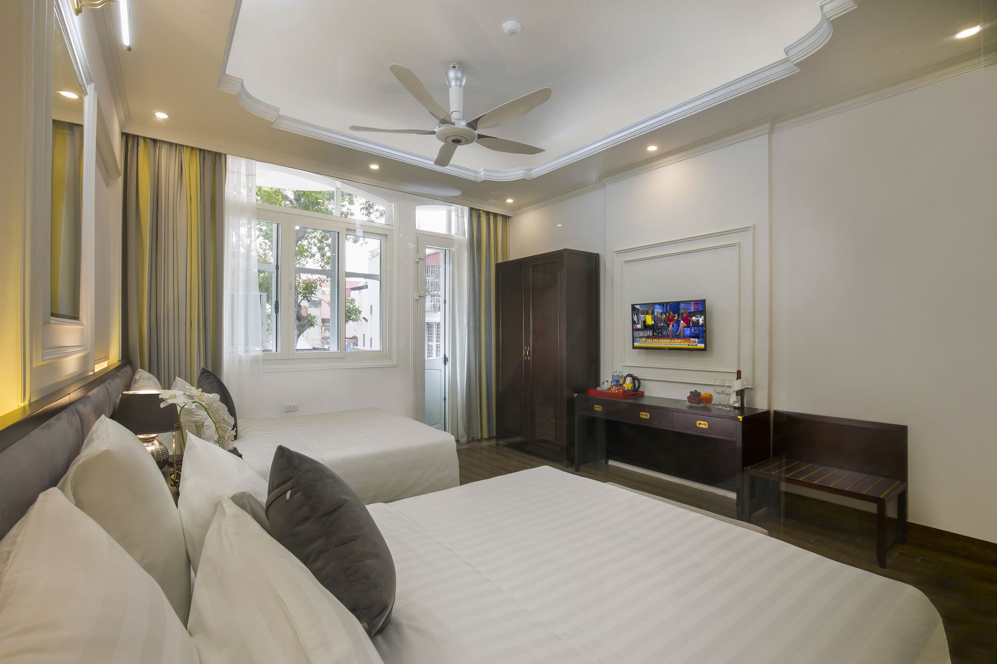 Фото Golden Rooster Hotel