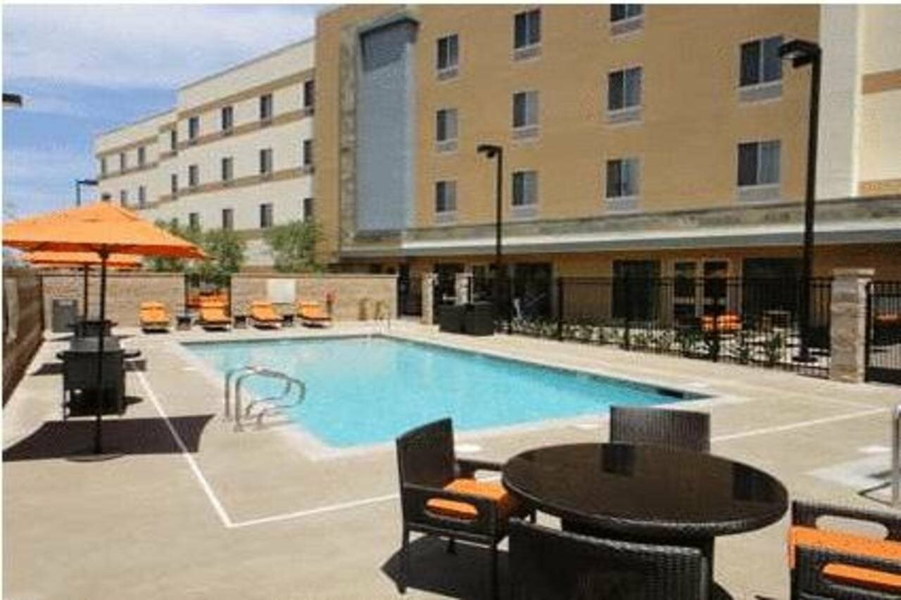 Фото Hampton Inn & Suites Riverside/Corona East