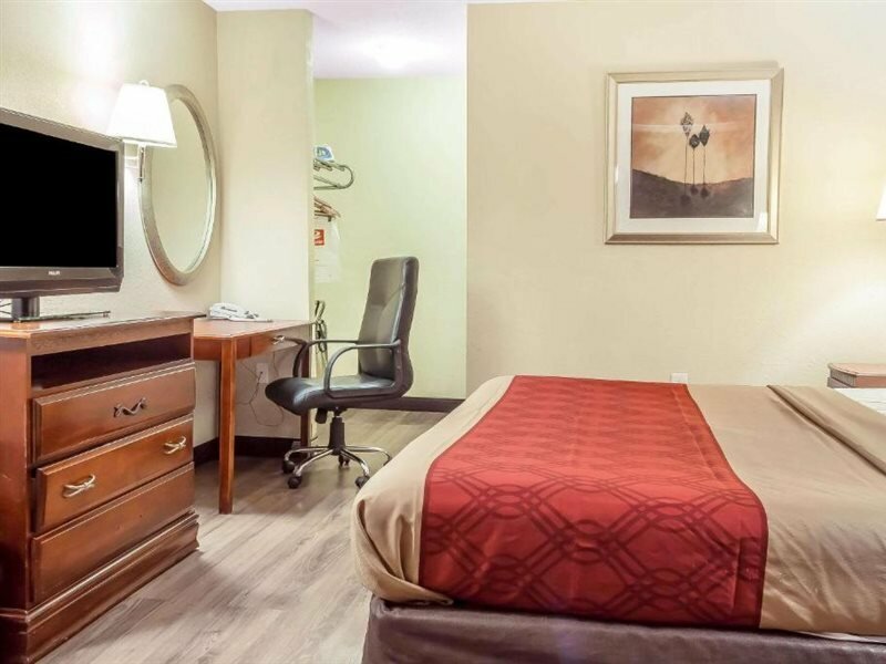 Фото Red Carpet Inn Philadelphia Airport