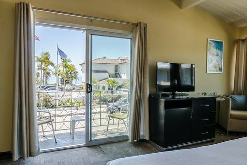 Внешний вид отеля Inn at East Beach в Санта-Барбаре, фото 5