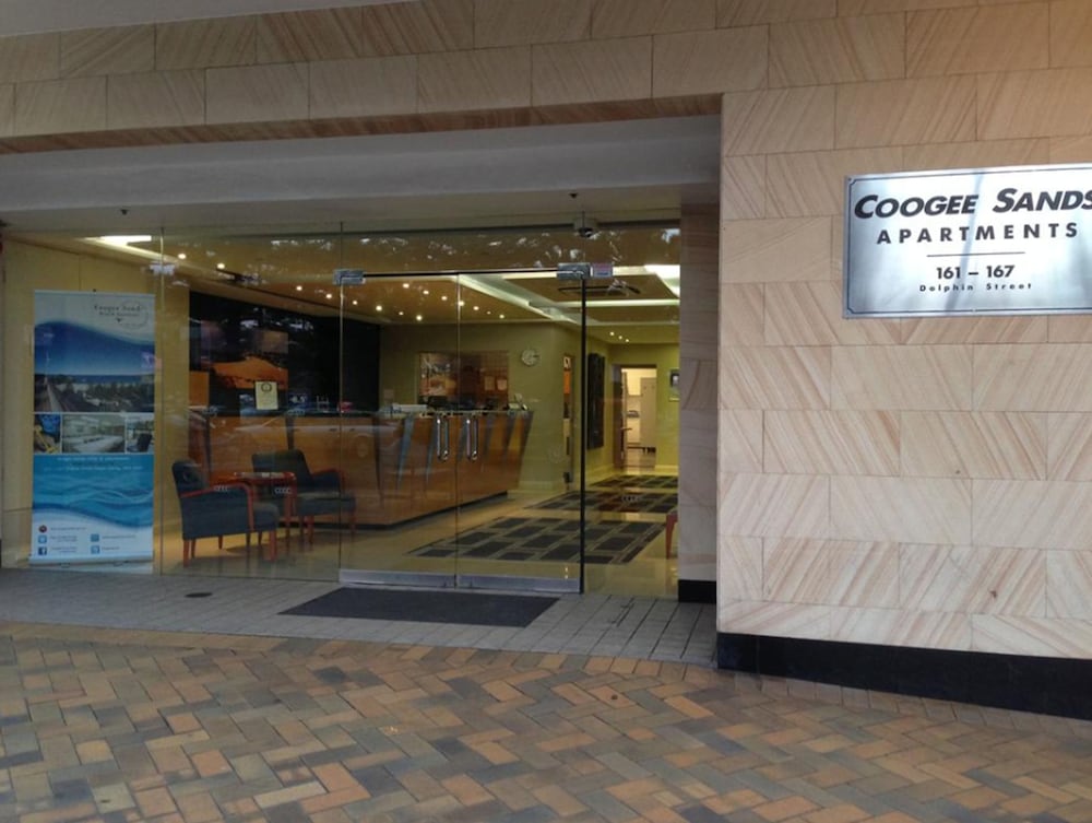 Фото Coogee Sands Hotel and Apartments
