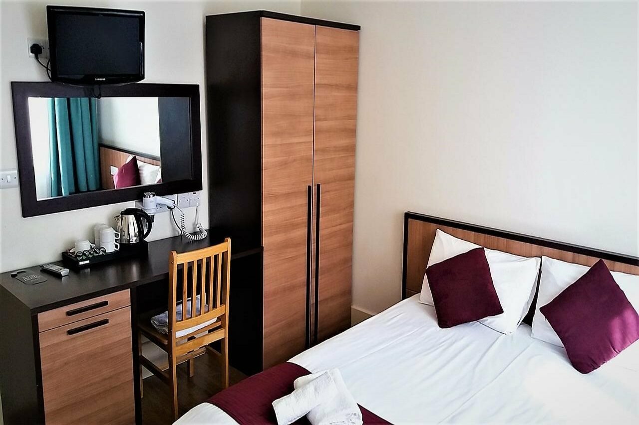 Фото The London Pembury Hotel