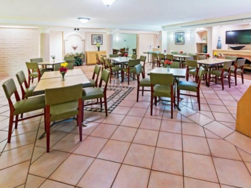 Фото Super 8 by Wyndham San Antonio Near SeaWorld Ingram Park