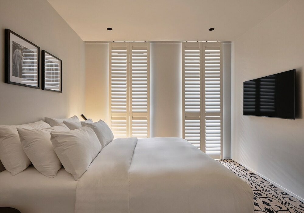 Фото Burbury Hotel & Apartments