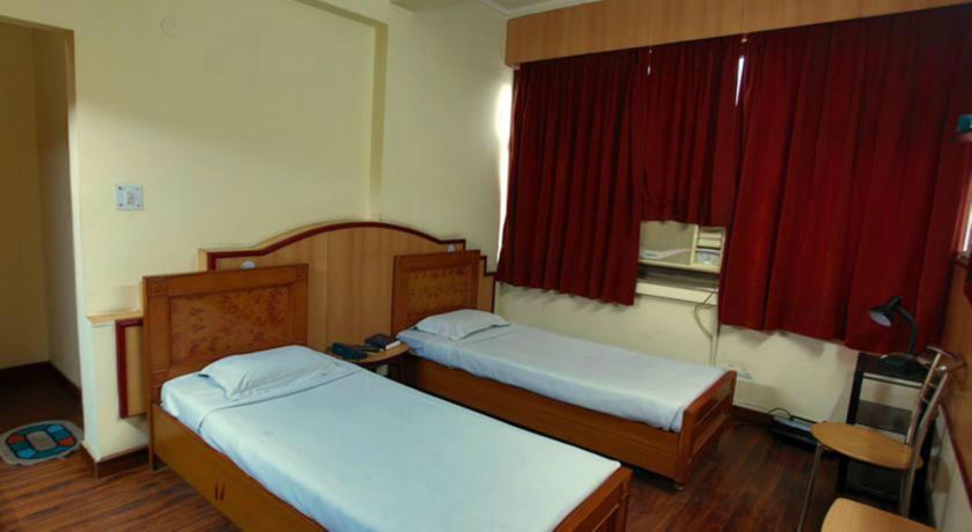 Фото Ymca Tourist Hostel