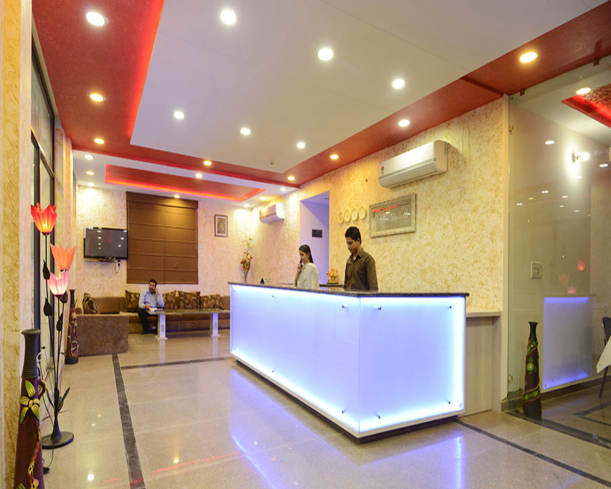 Фото Oyo 9367 Hotel Taj Galaxy