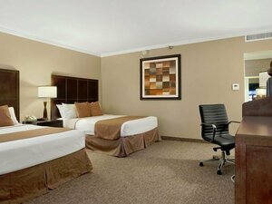 Гостиница Ramada by Wyndham Burbank Airport
