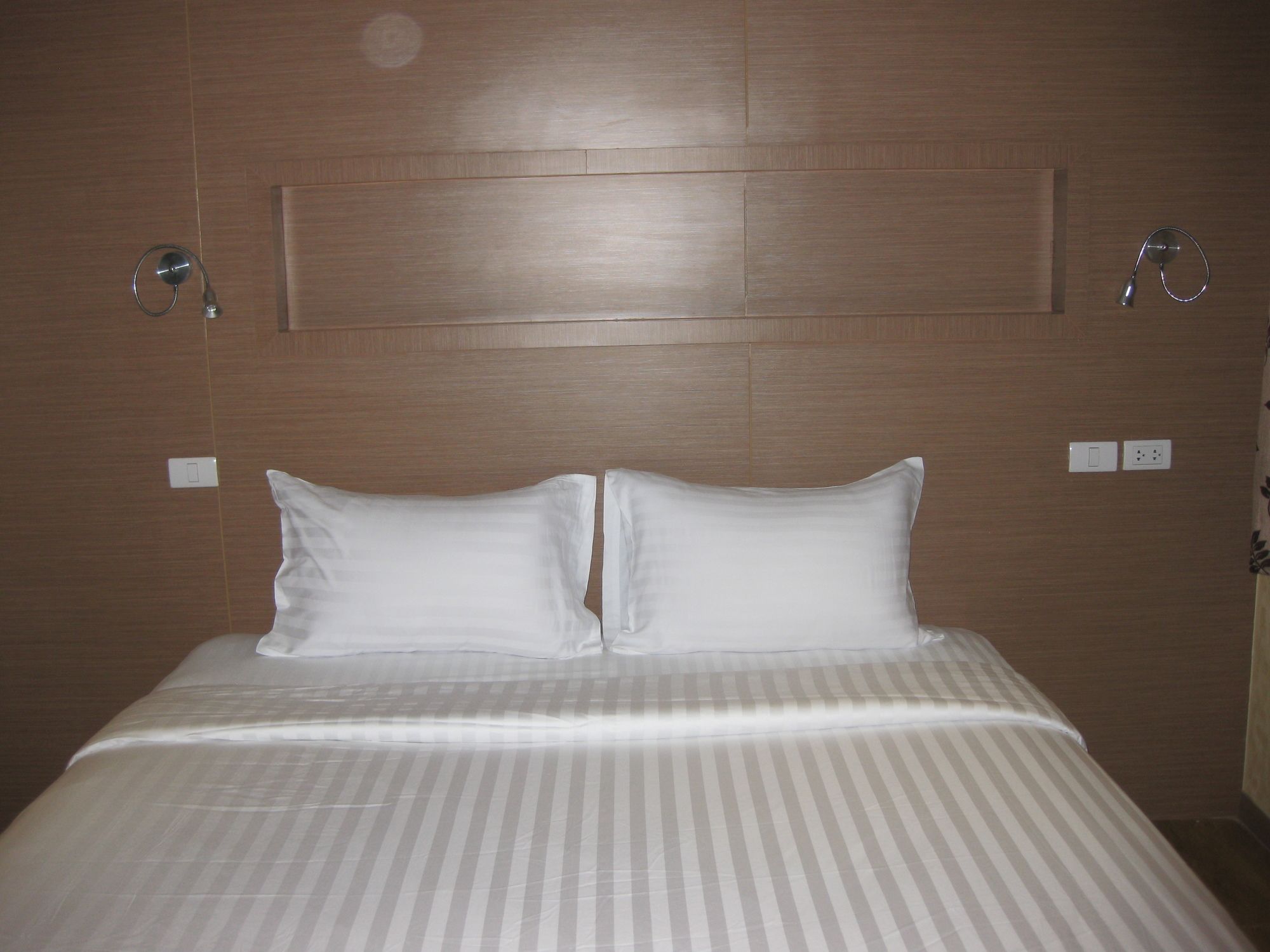 Фото Bourbon St Boutique Hotel