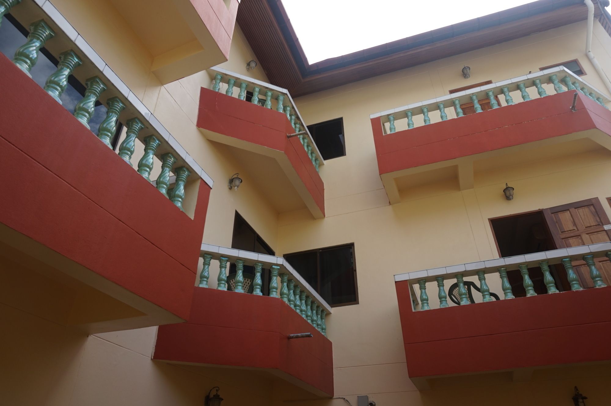 Фото Ban Elephant Blanc Apartment