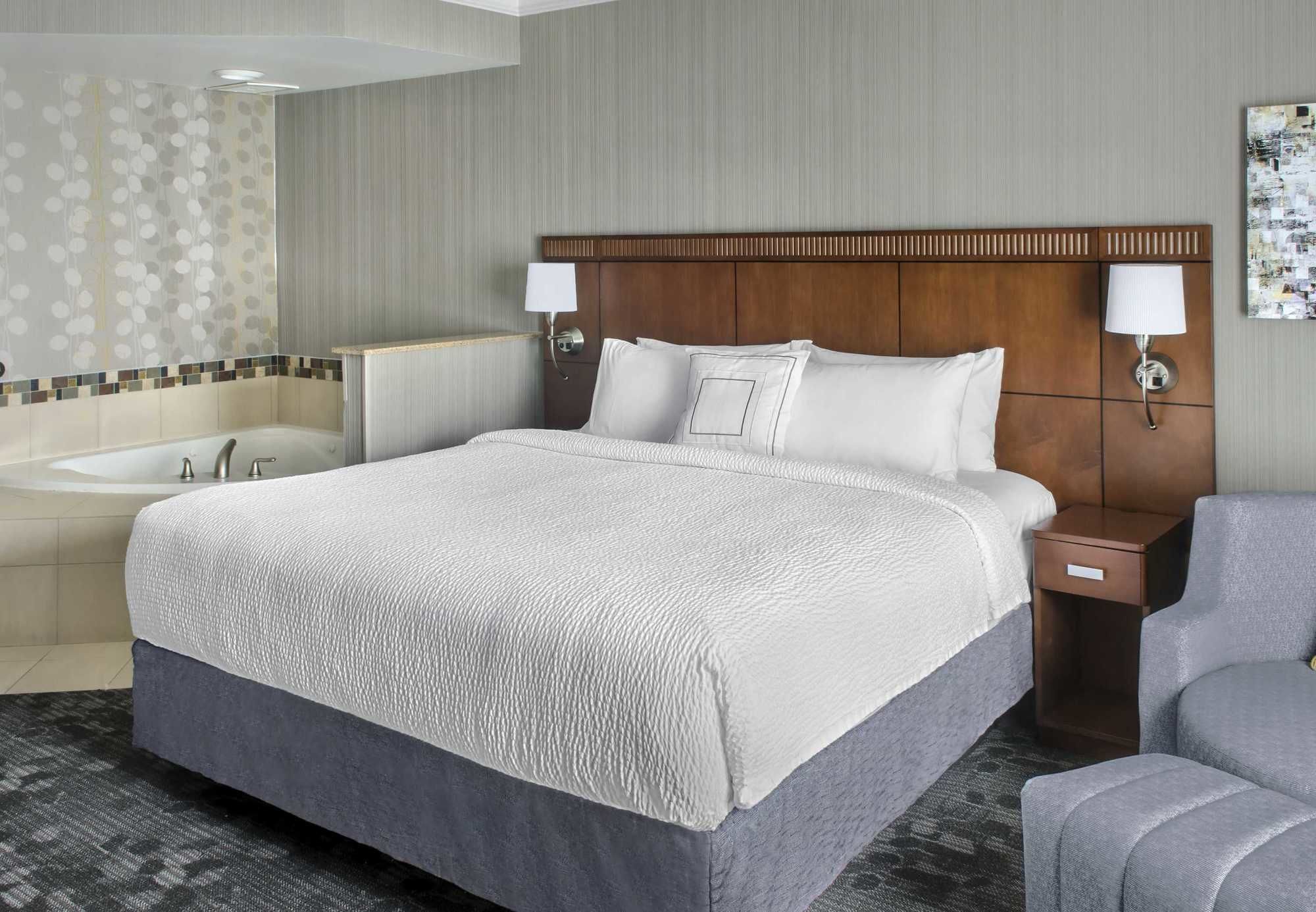 Фото Courtyard by Marriott Paramus