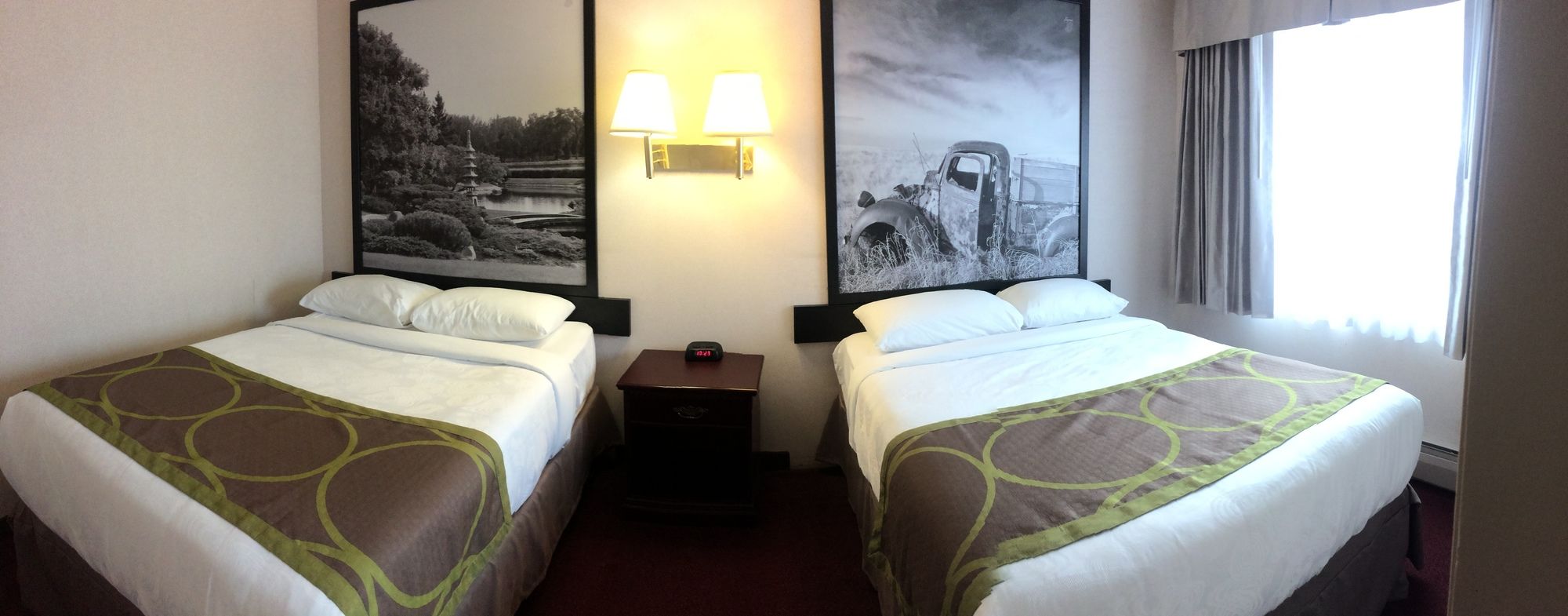 Фото Super 8 by Wyndham Lethbridge