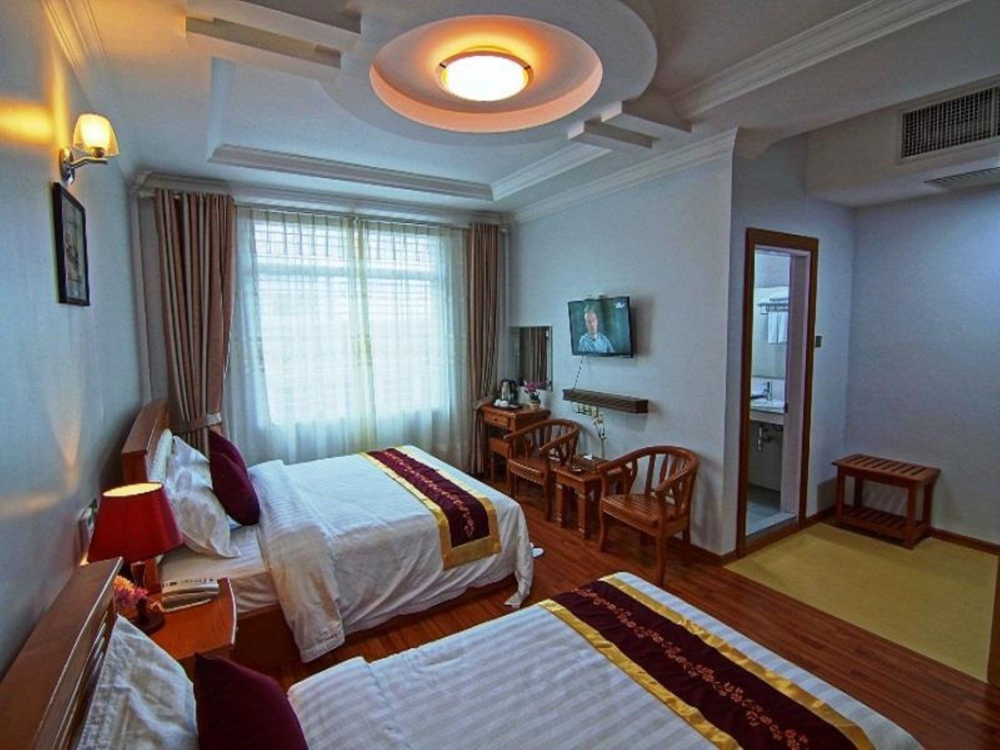 Фото отеля 2