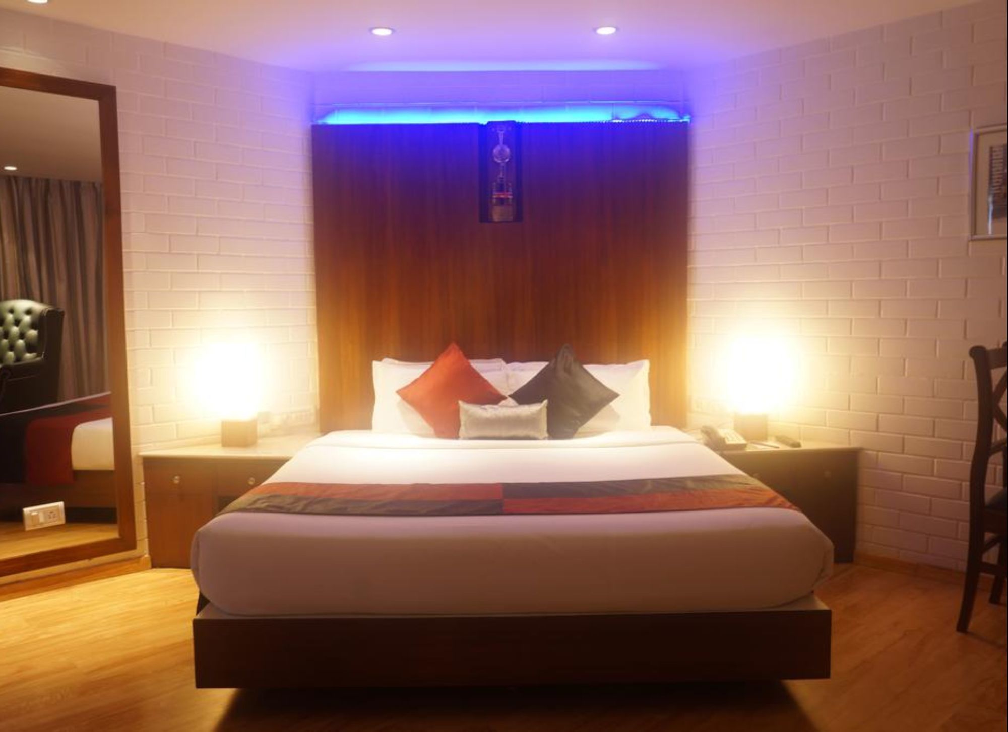 Фото Sfo Hotel and Suites