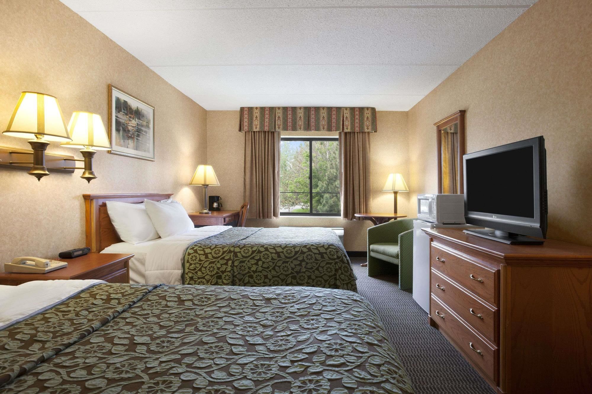 Фото Holiday Inn Express Plattsburgh, an Ihg Hotel