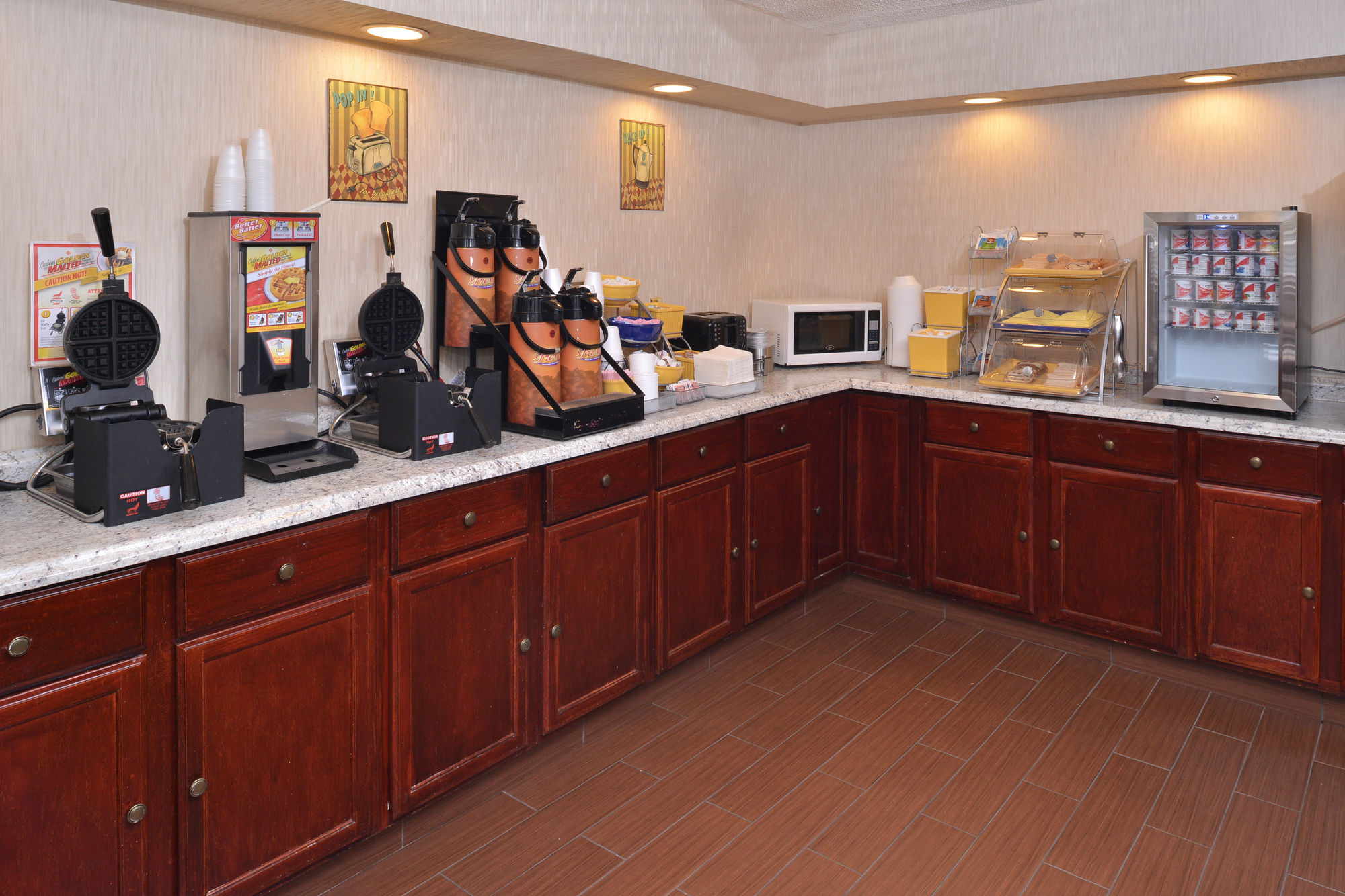 Фото Days Inn by Wyndham Newark Wilmington