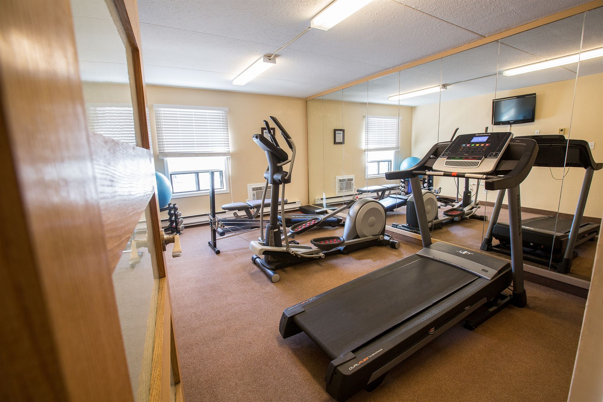 Фото Travelodge by Wyndham Regina