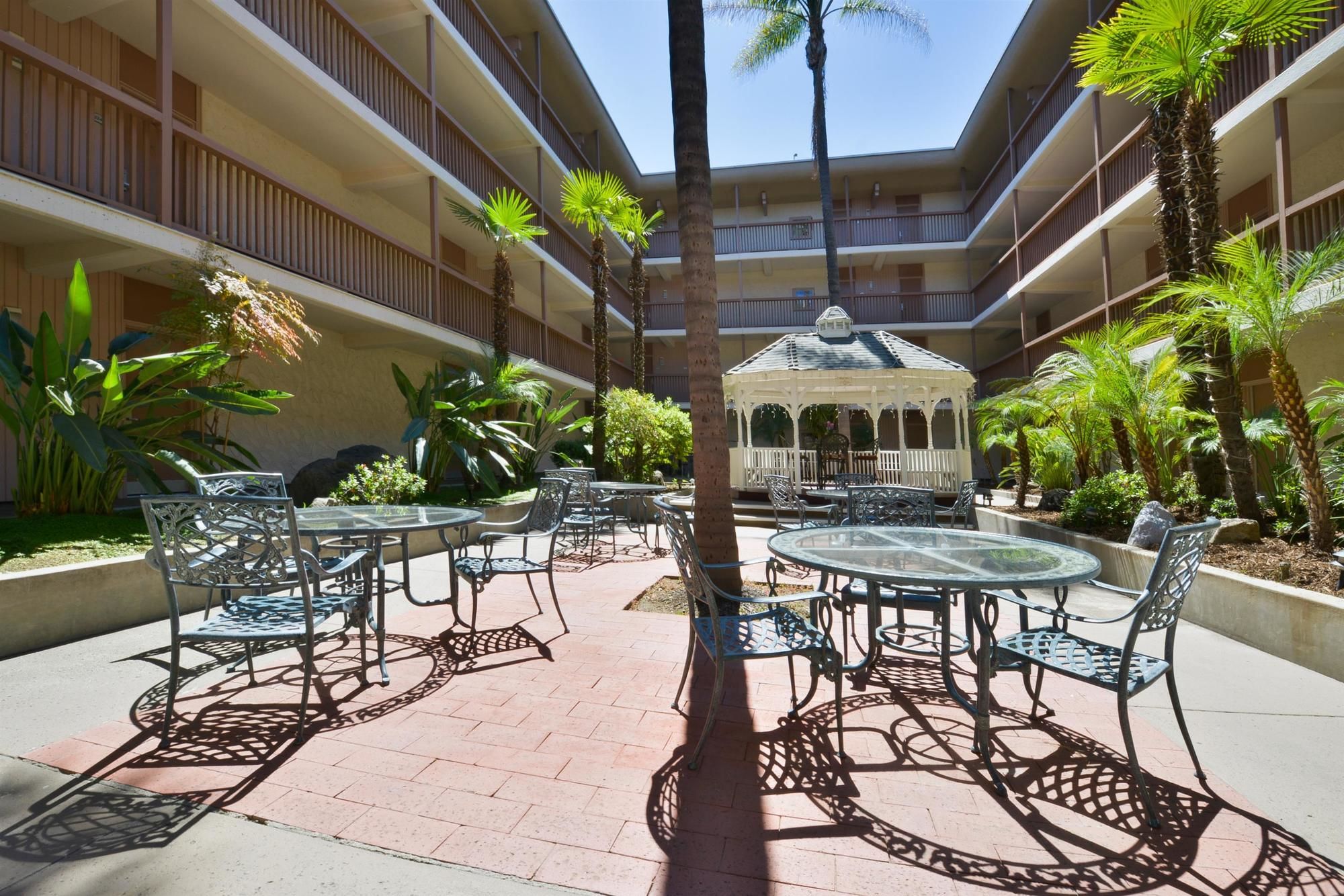 Фото Best Western Plus Thousand Oaks Inn