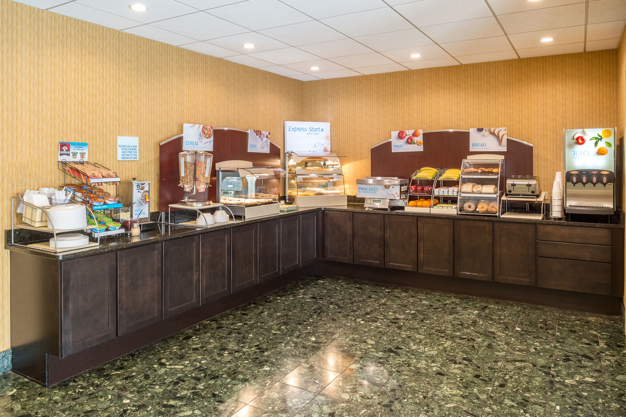 Фото Holiday Inn Express Philadelphia Ne - Bensalem, an Ihg Hotel