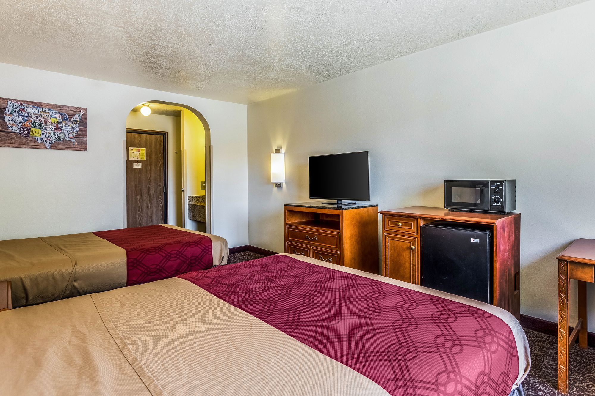 Фото Econo Lodge Inn & Suites