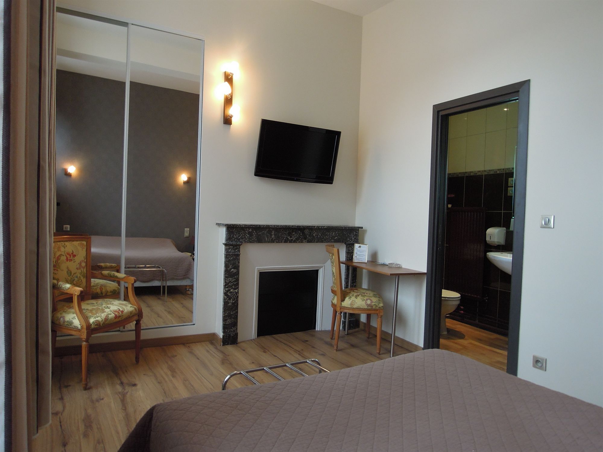 Фото Hotel Memorial