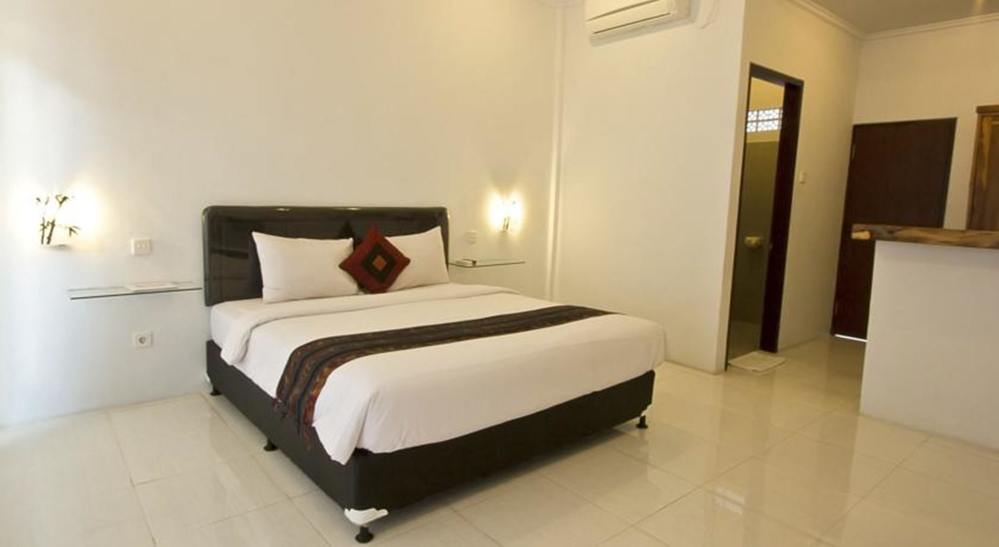 Фото U House Seminyak