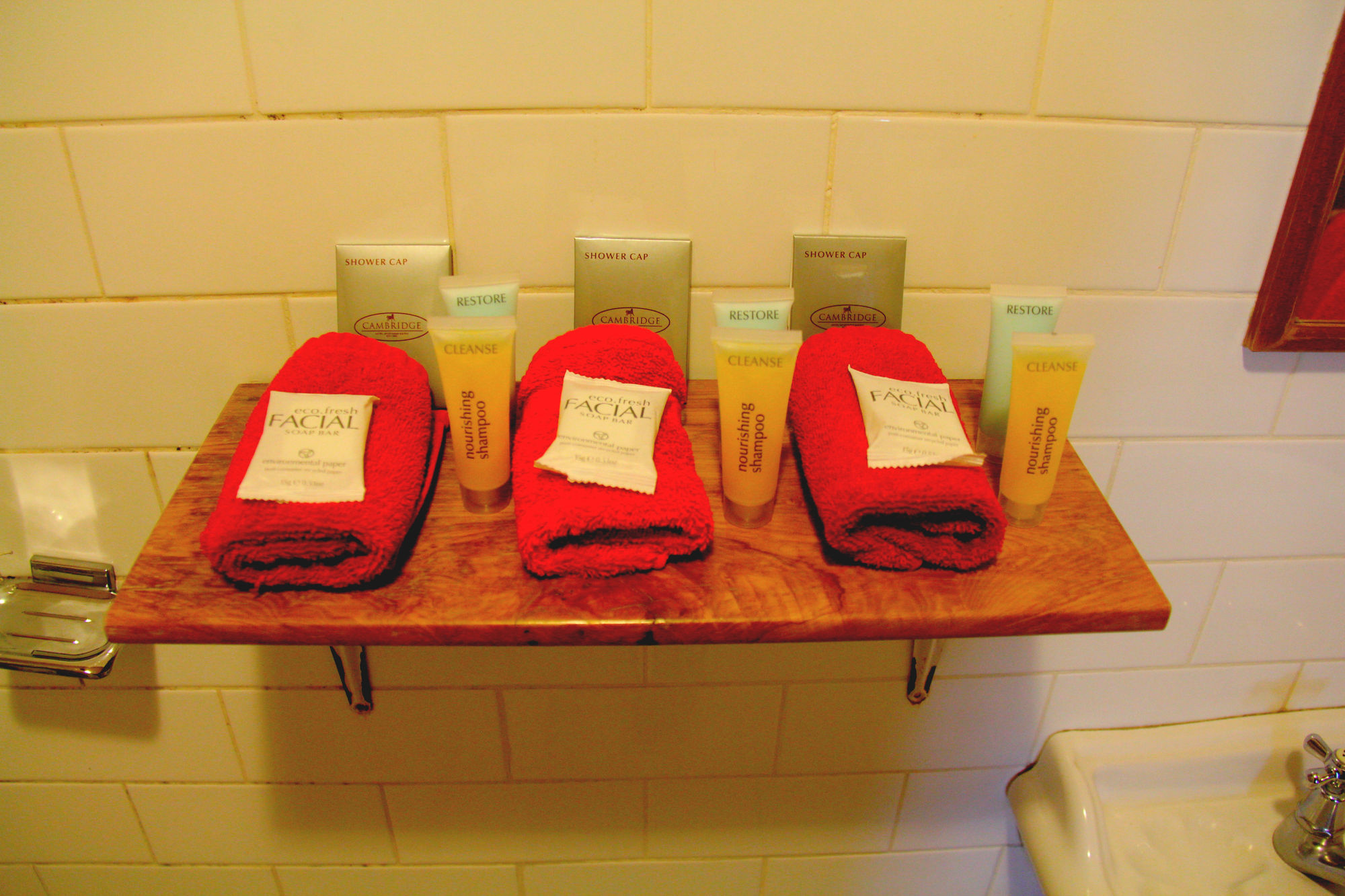 Фото The Cambridge Hotel