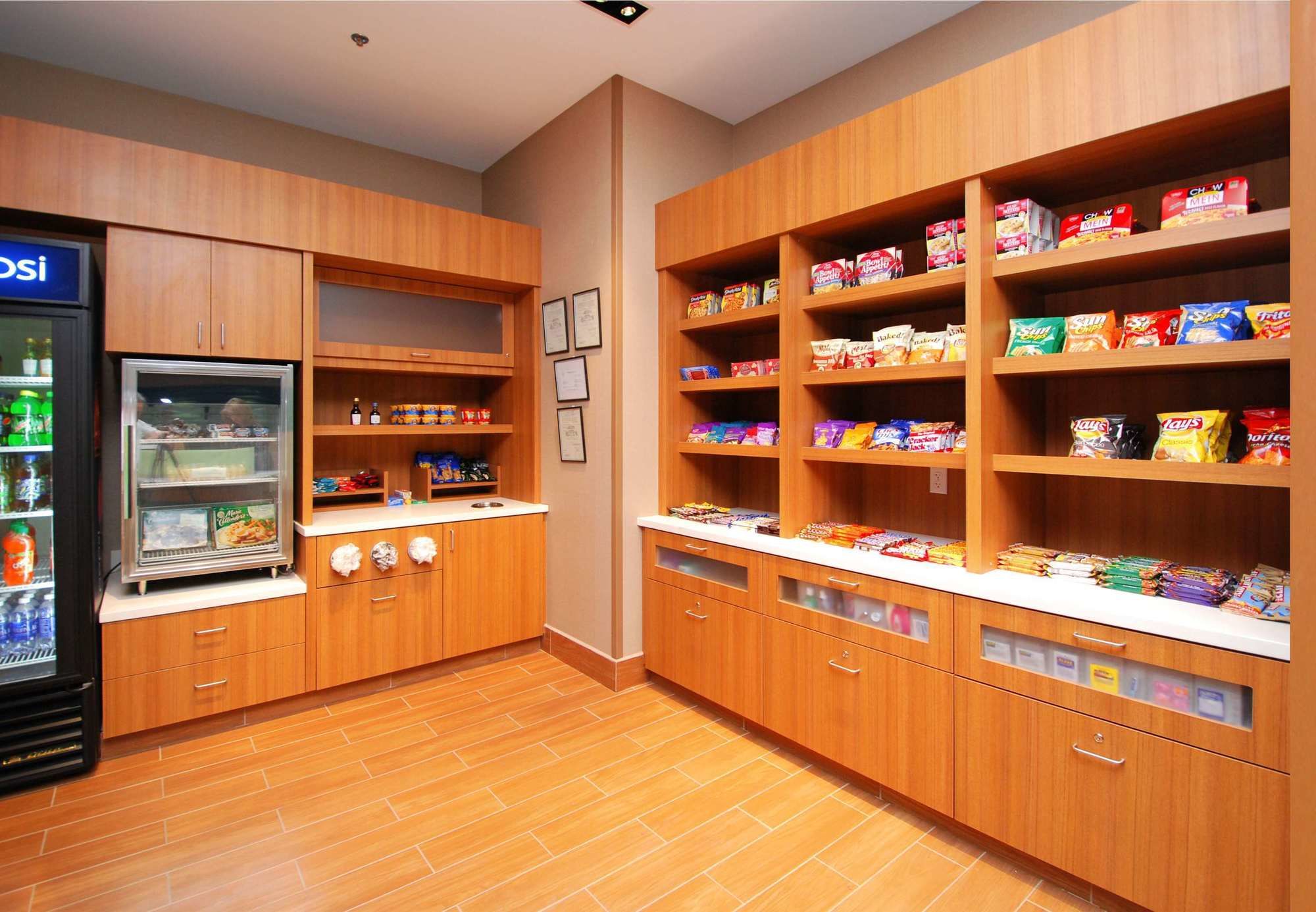 Фото SpringHill Suites Las Vegas North Speedway