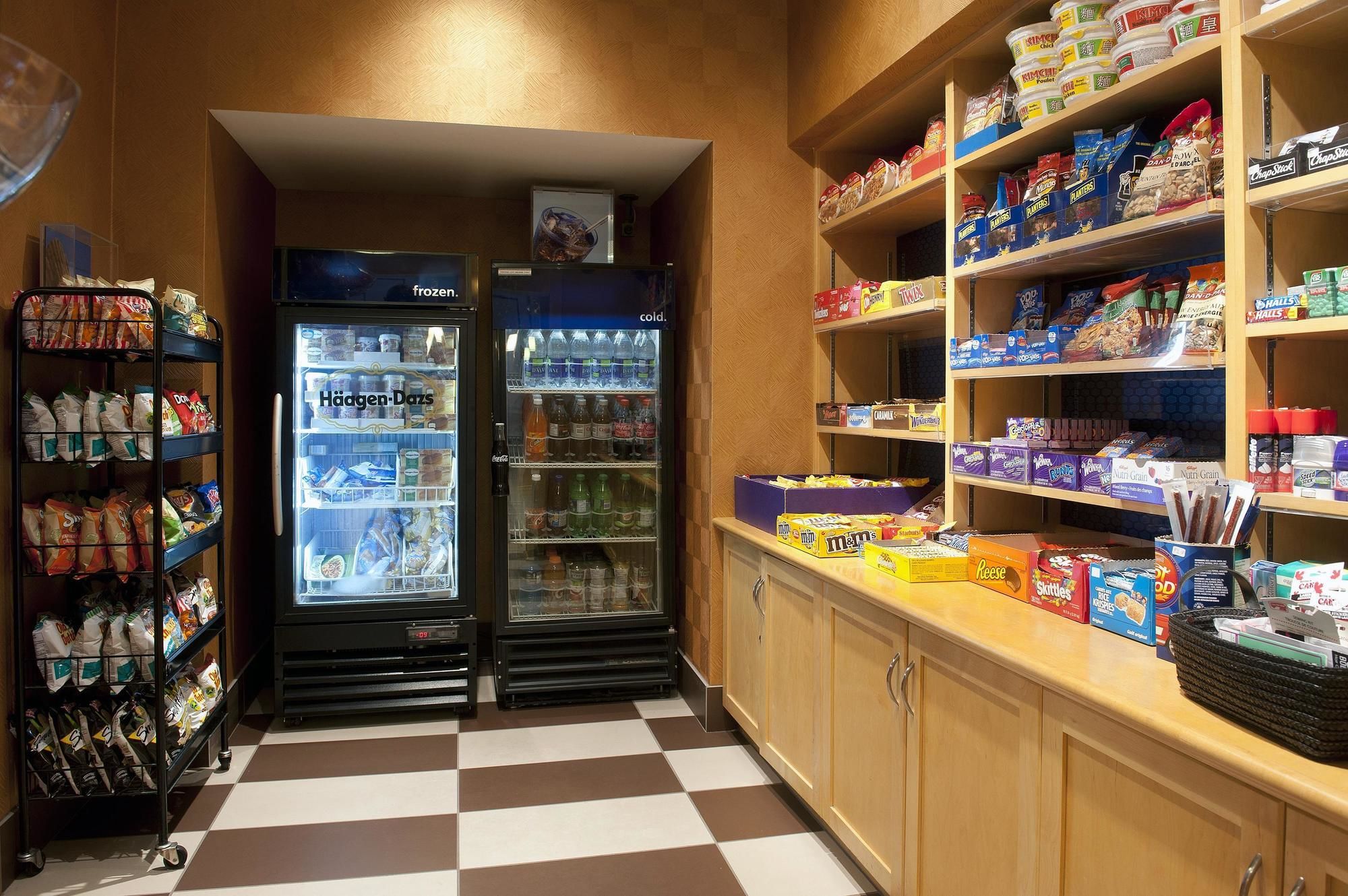 Фото Hampton Inn & Suites by Hilton Langley-Surrey