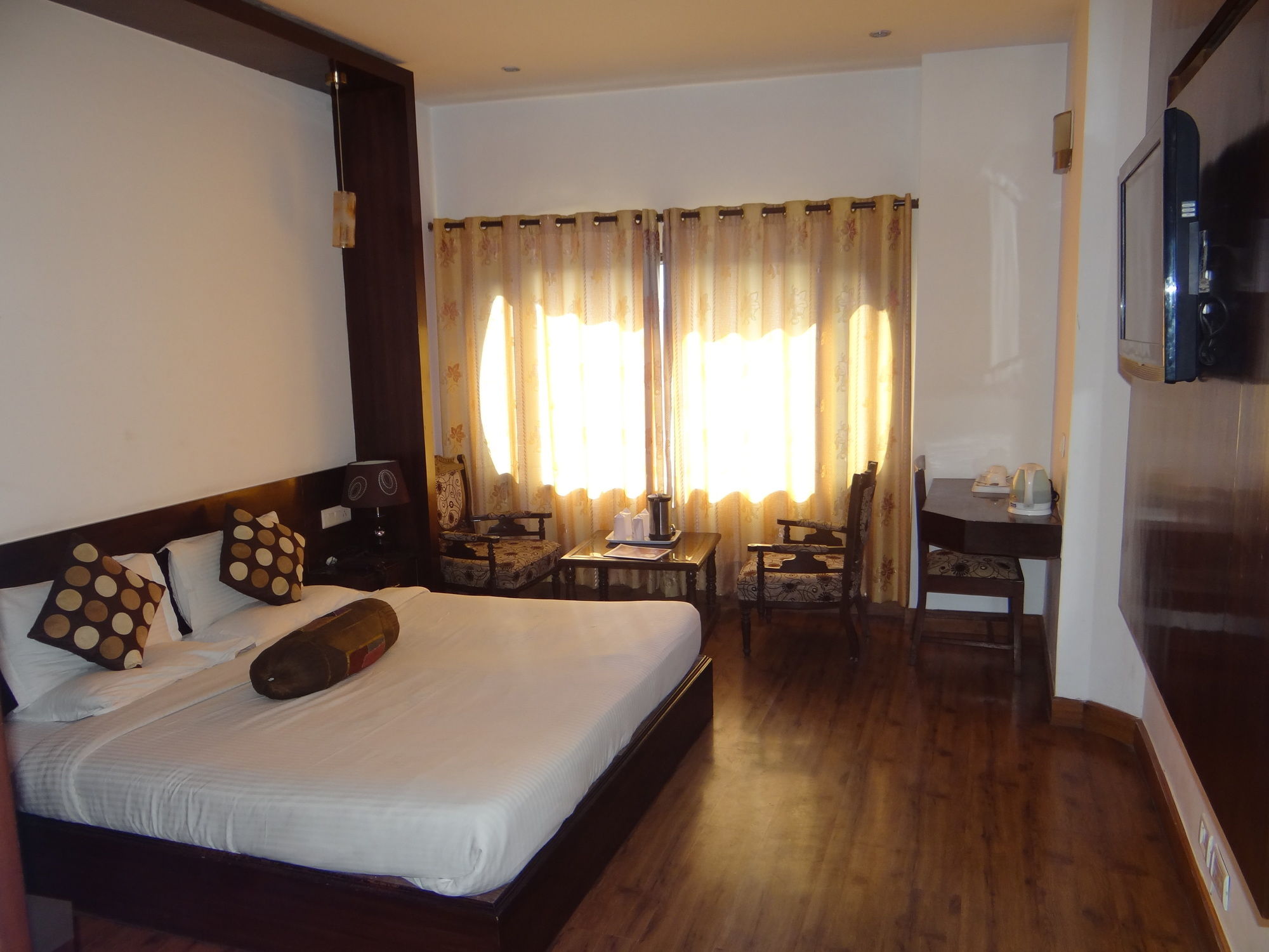 Фото Hotel Surya