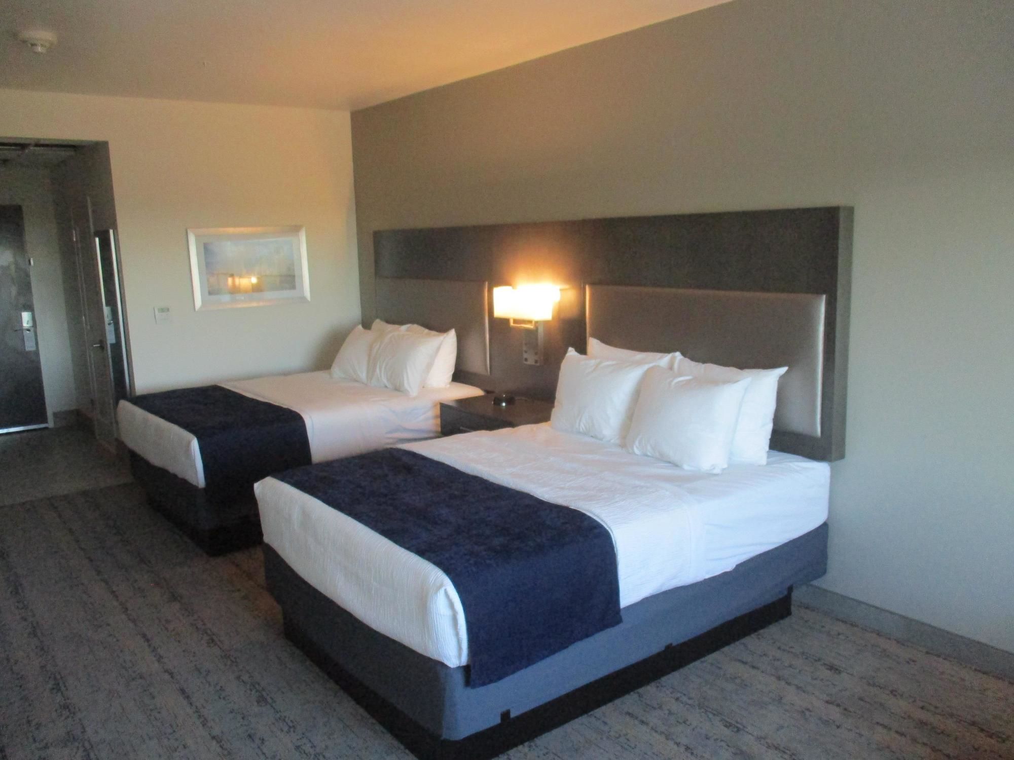 Фото Best Western Plus Roland Inn & Suites