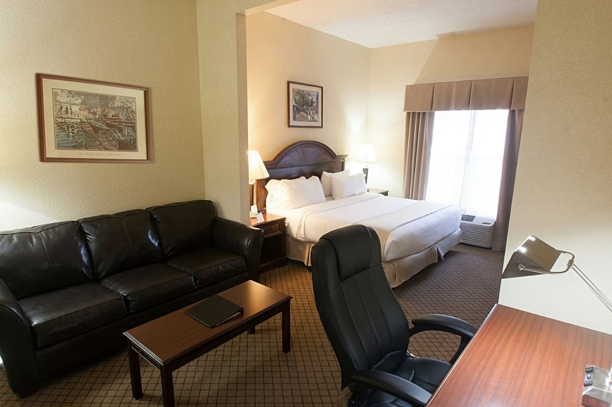 Фото Delta Hotels Huntington Downtown