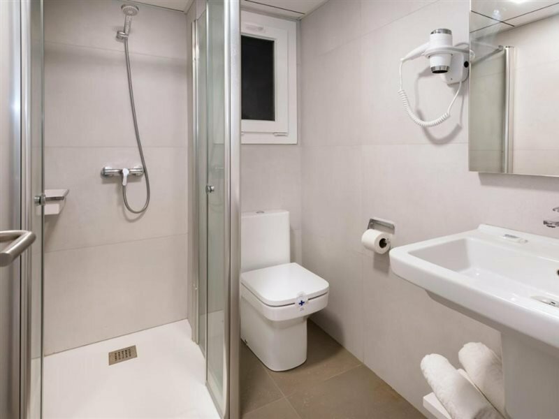 Фото Rentalmar Salou Playa Family Suites & Pool