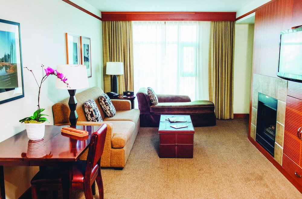 Фото Pan Pacific Whistler Village Centre