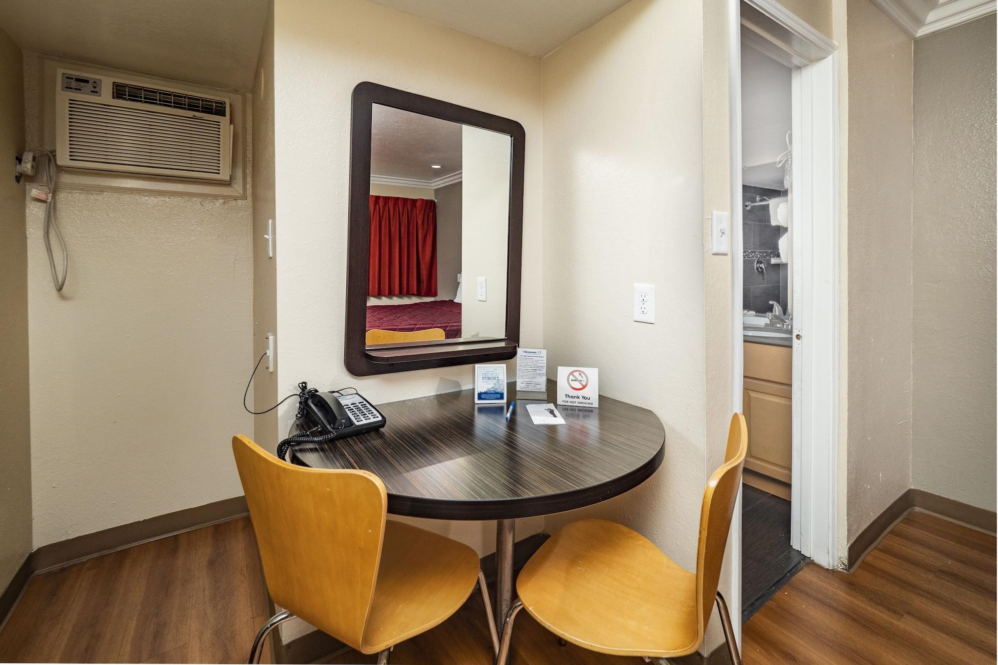 Фото Travelodge by Wyndham Sacramento Convention Center