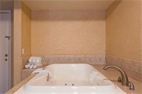 Фото Holiday Inn Express Colton-Riverside North, an Ihg Hotel