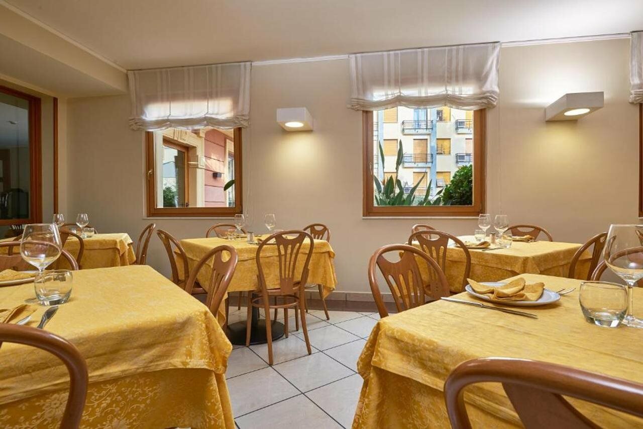 Фото Hotel Careni Villa Italia