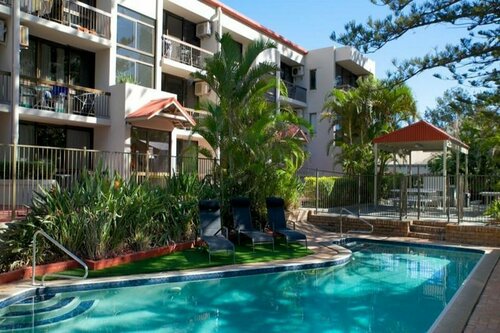 Гостиница Trickett Gardens Holiday Inn в Голд-Кост