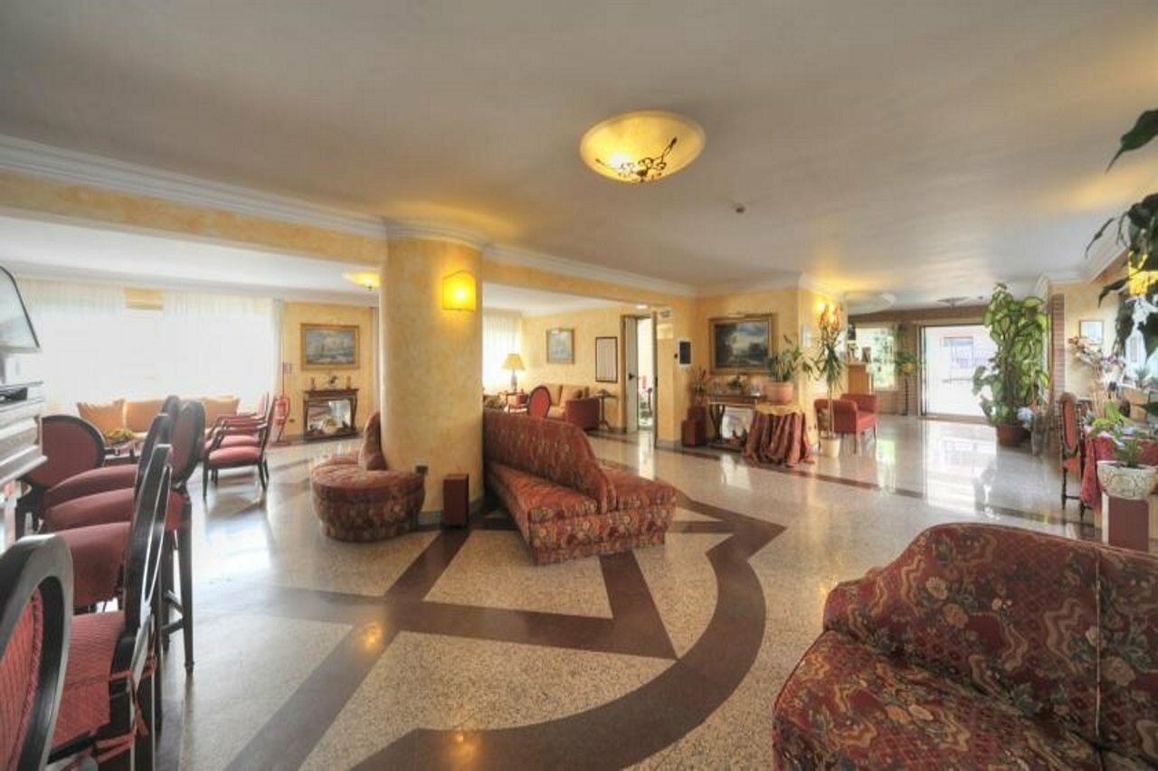 Фото Aurora Garden Hotel