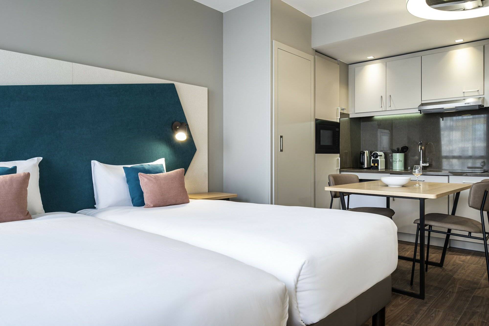 Фото Aparthotel Adagio London Brentford