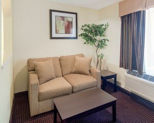 Гостиница Econo Lodge Inn & Suites West - Energy Corridor