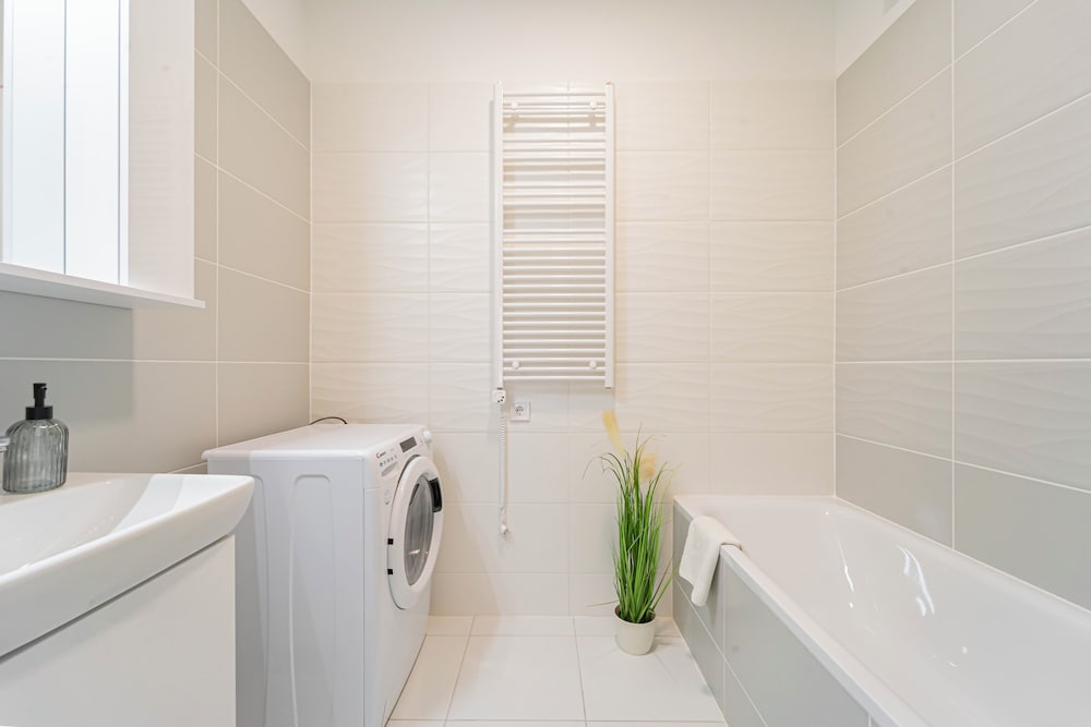 Фото WestSide Garden Apartments by Urbanrent