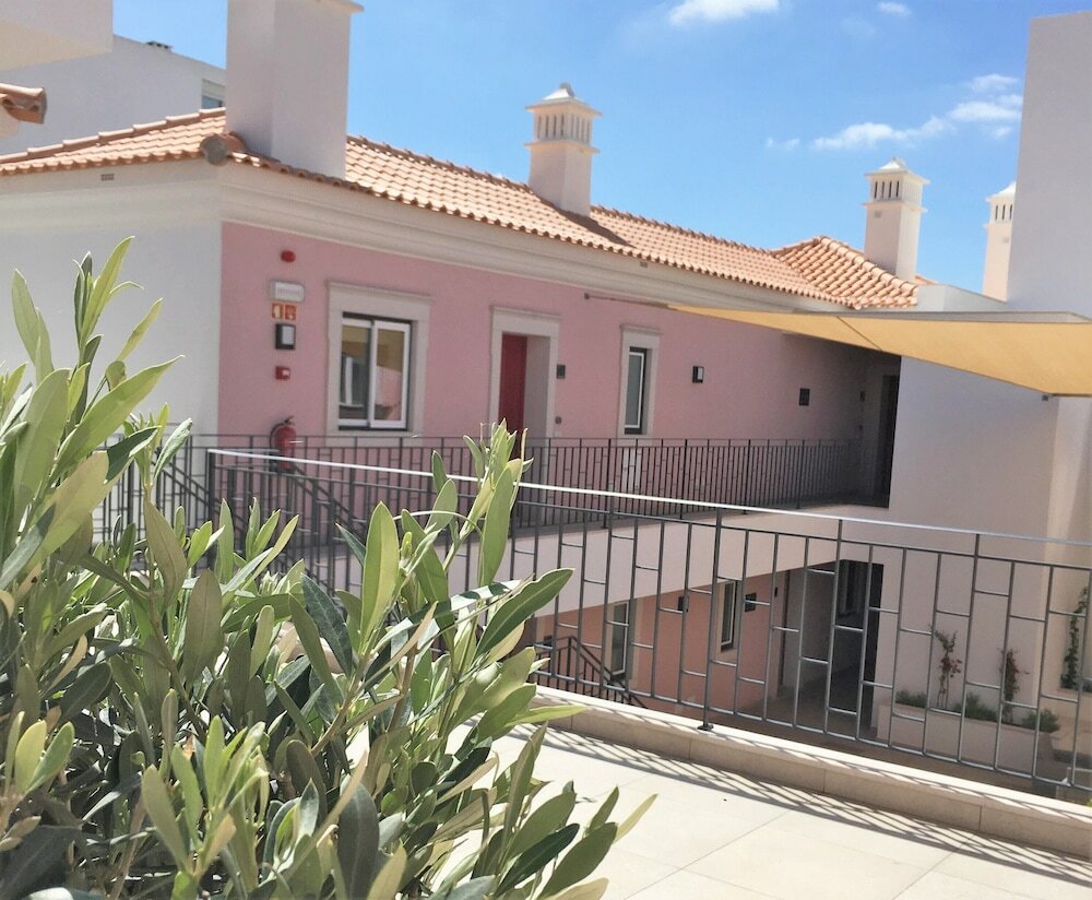 Фото Cardeal Suites & Apartments