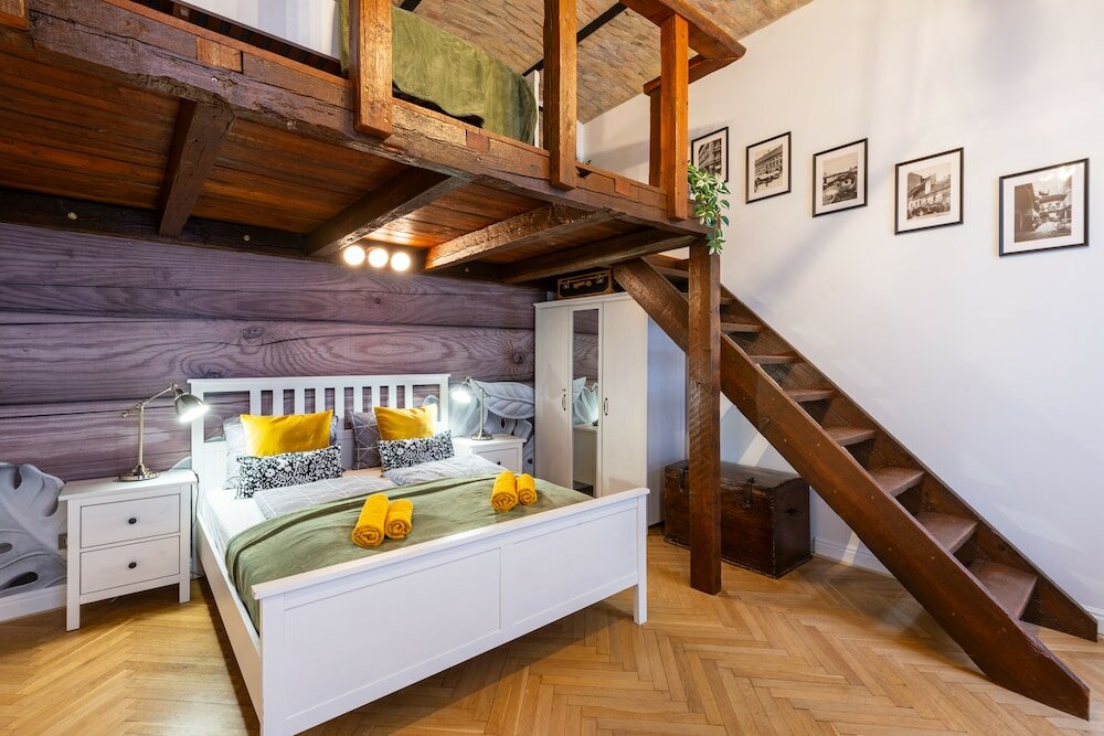 Фото Budapest Holidays Courtyard