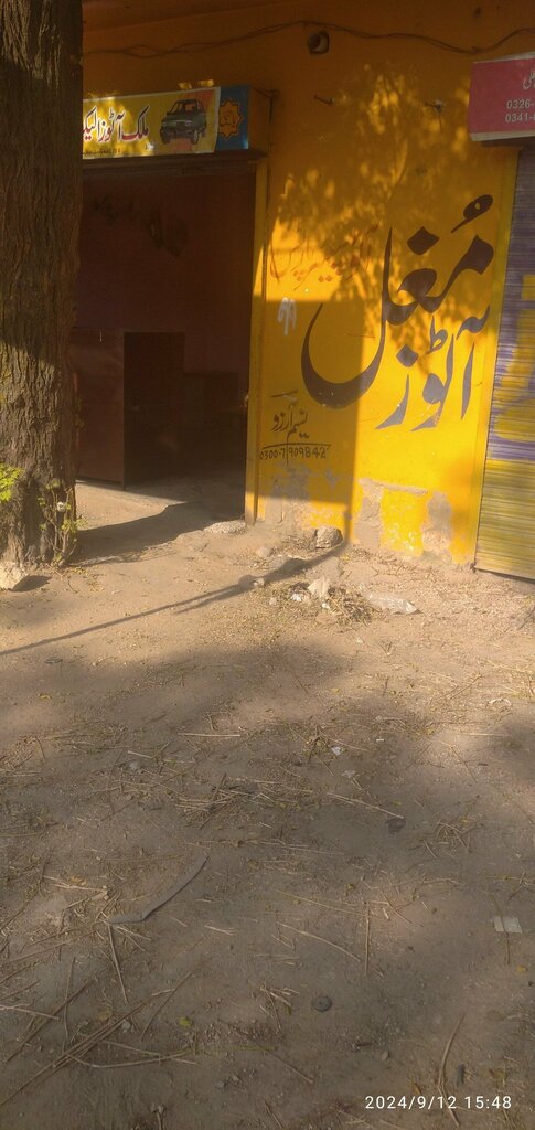 Car dealership Mughal Autos, Islamabad, photo