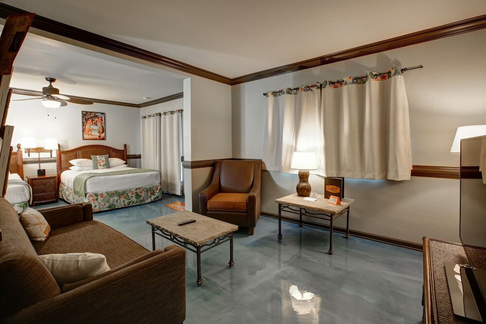 Фото Caliente Tropics Hotel