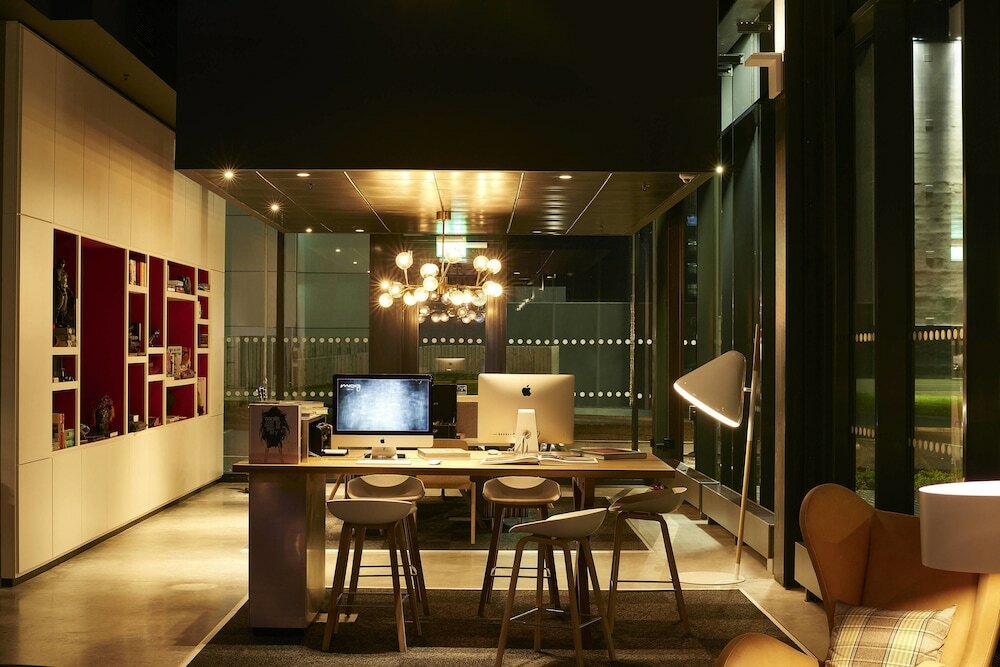 Фото Moxy Aberdeen Airport