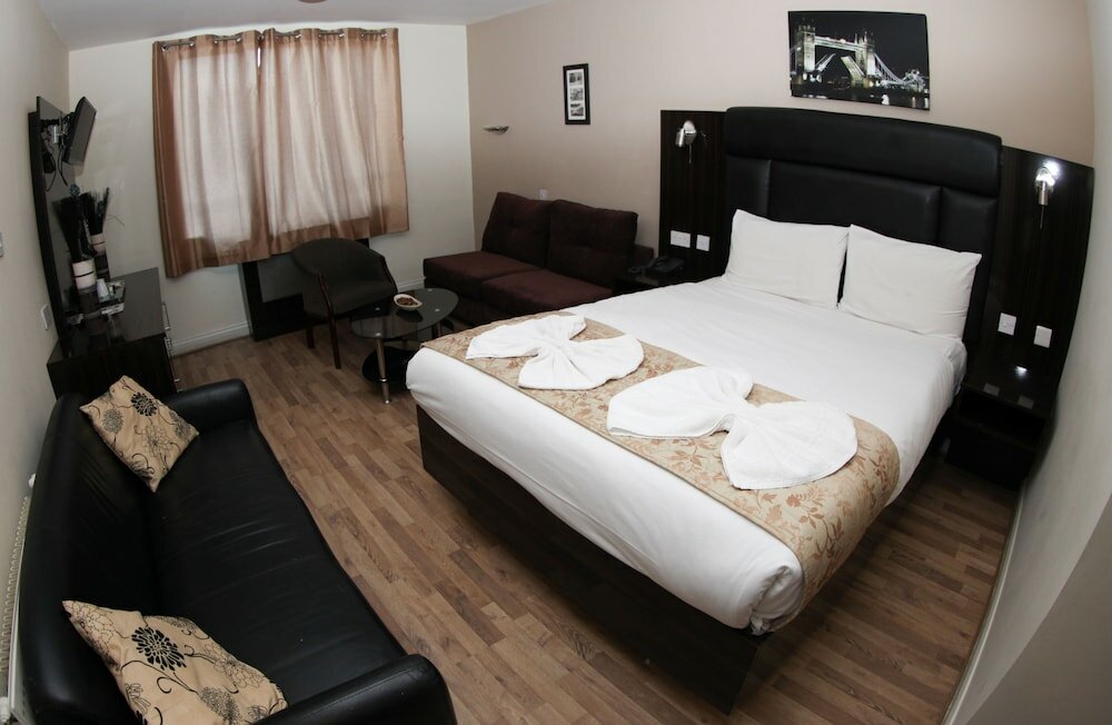 Фото Ascot Hyde Park Hotel