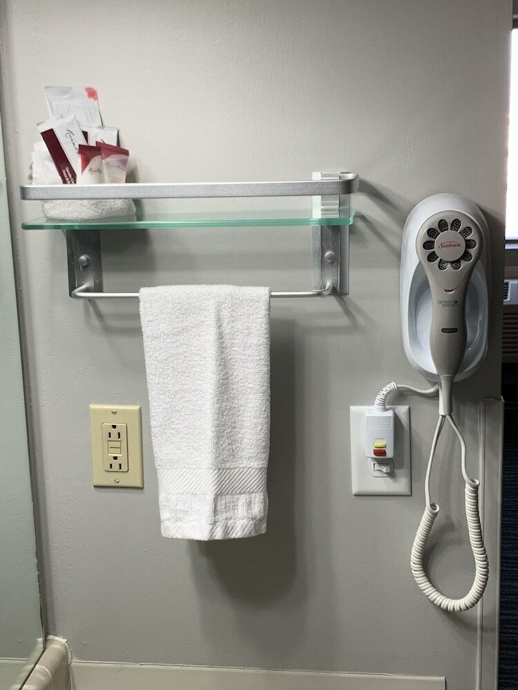 Фото Countryside Inn & Suites