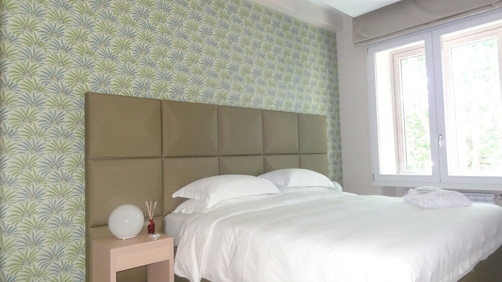 Фото Augustana House